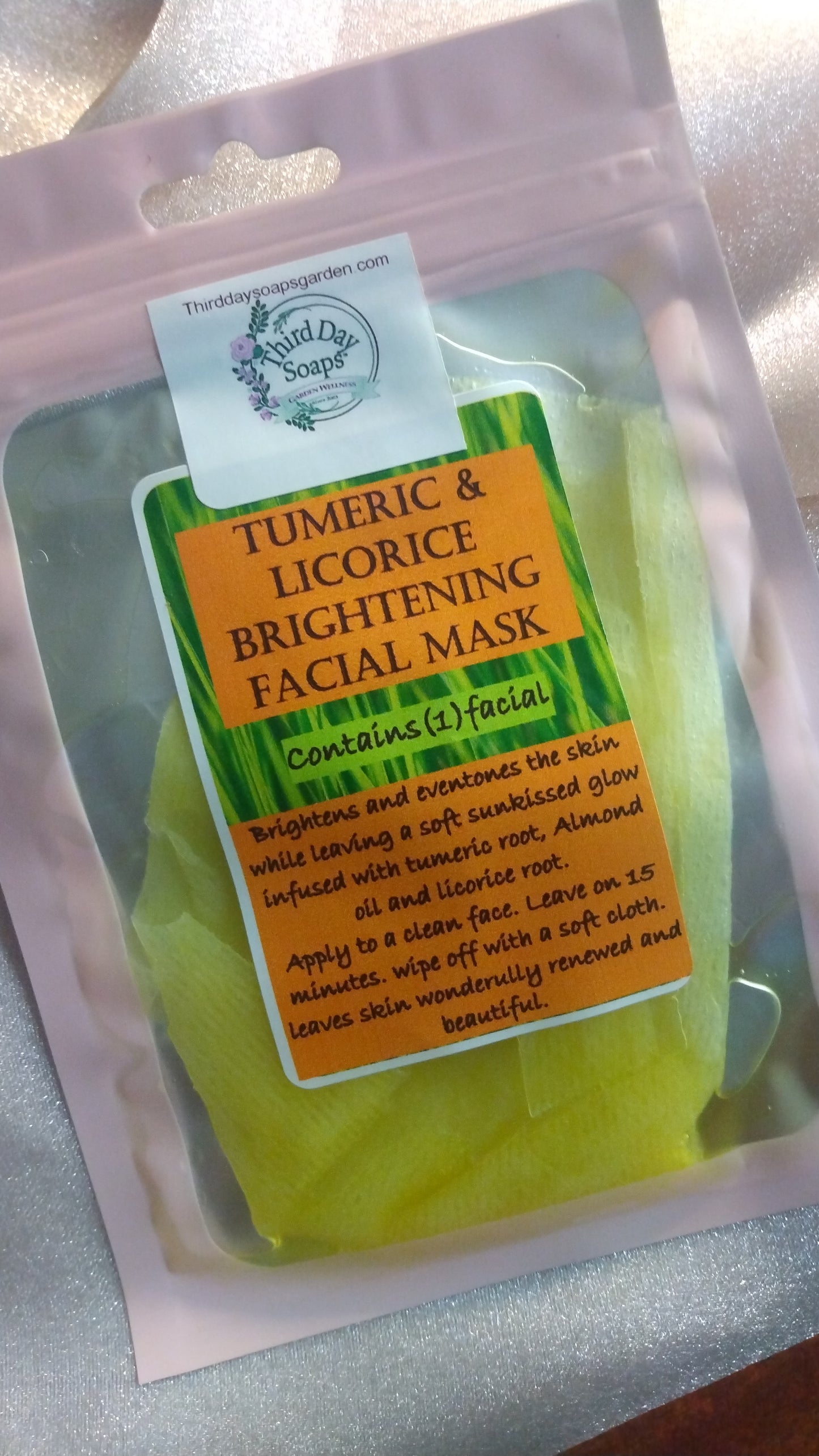 Turmeric and Licorice Brightening Facial Mask Treatment