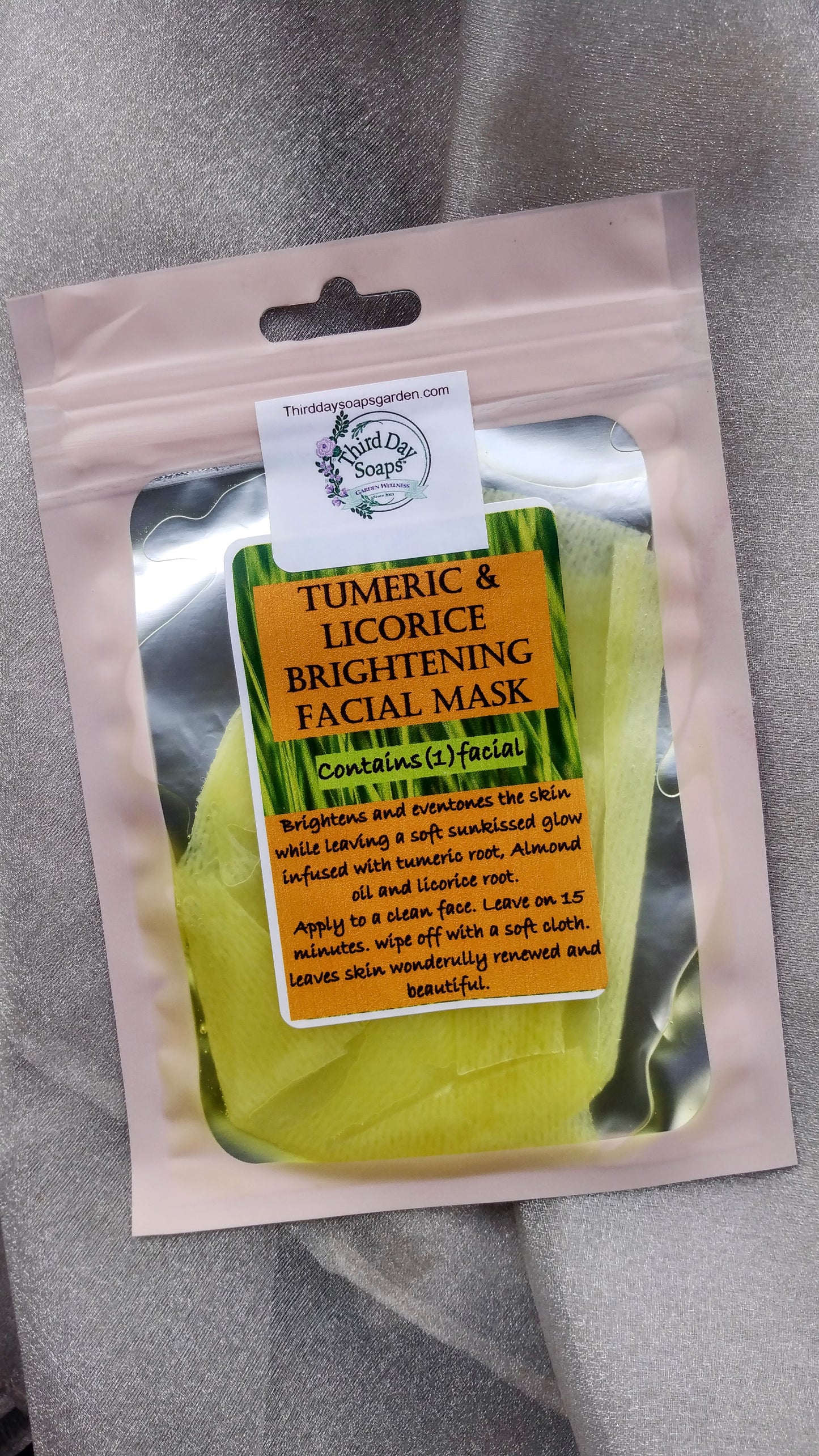 Turmeric and Licorice Brightening Facial Mask Treatment
